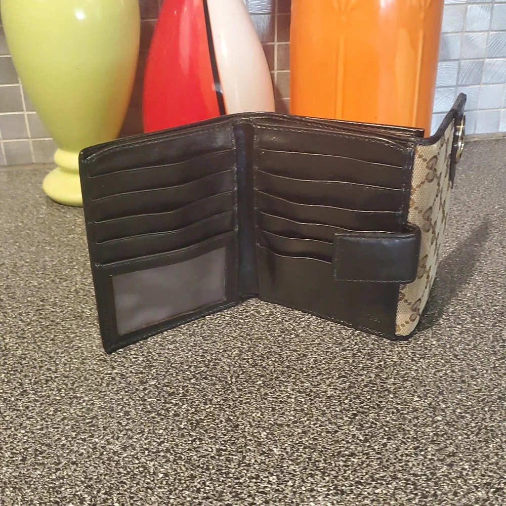 Gucci wallet monogram
